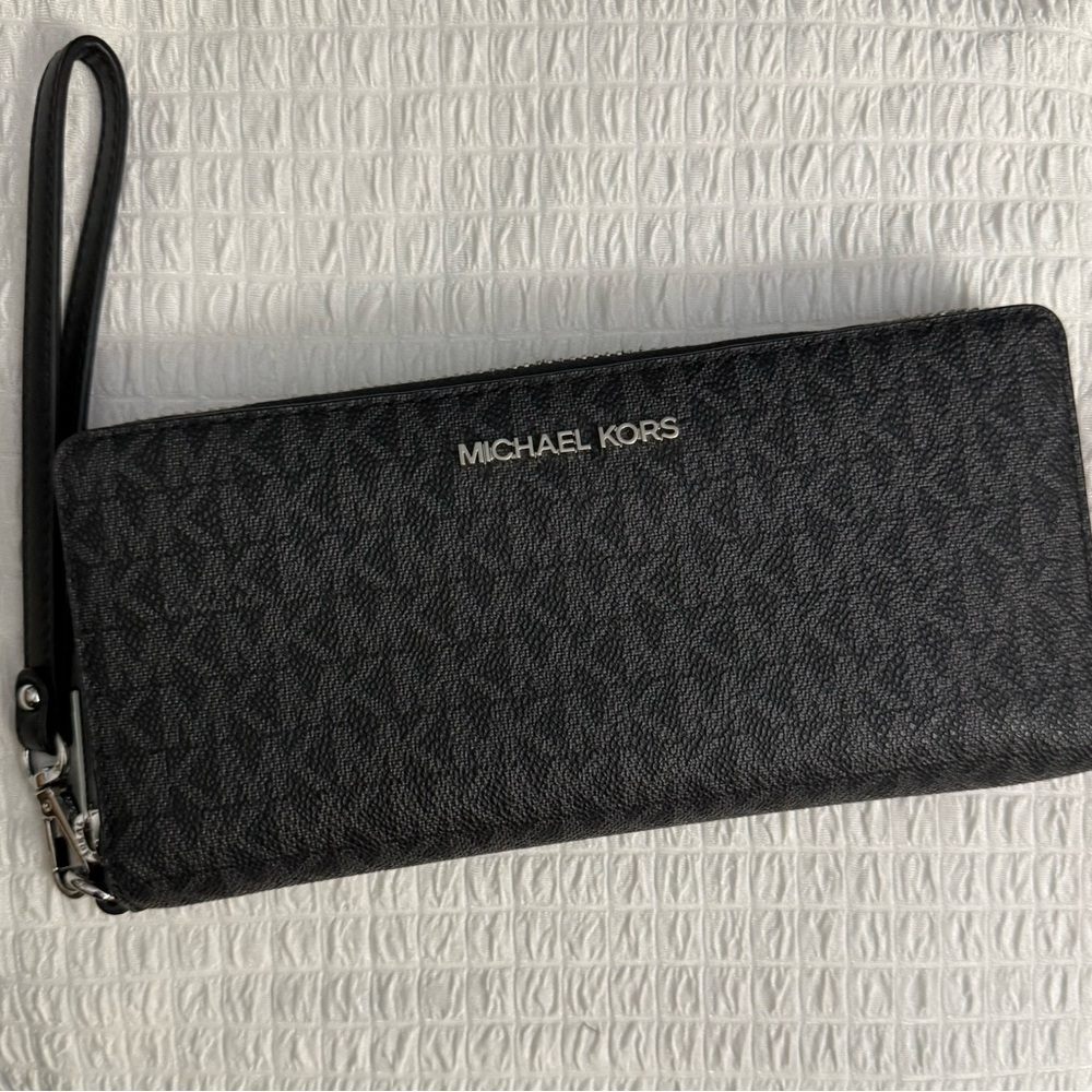Michael Kors Black Logo-Pattern Zip Wristlet